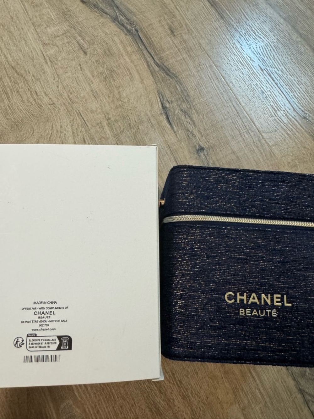 CHANEL Blue Quilted Cosmetics Case with Gold Logo - Picture 6 of 6